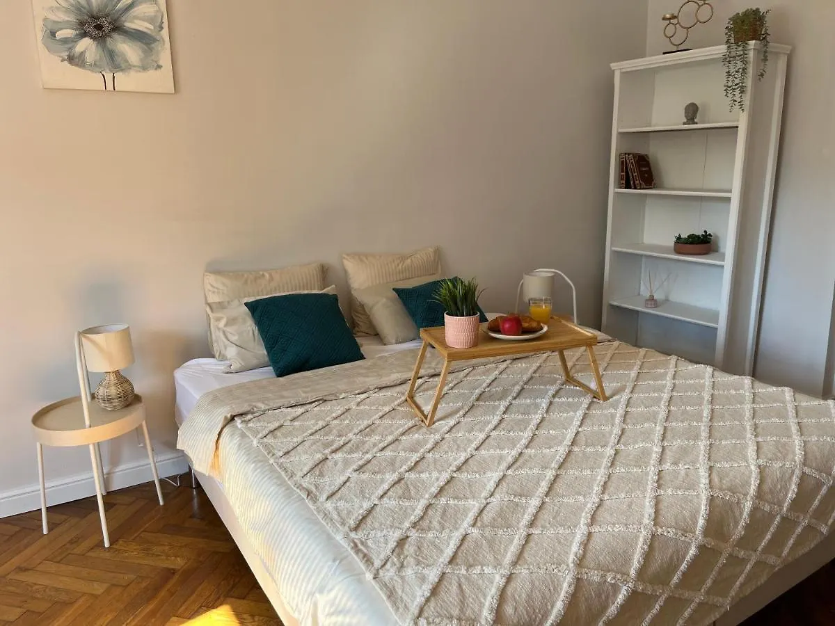 72M2 Spacious Krakow Apartments By Rentujemy