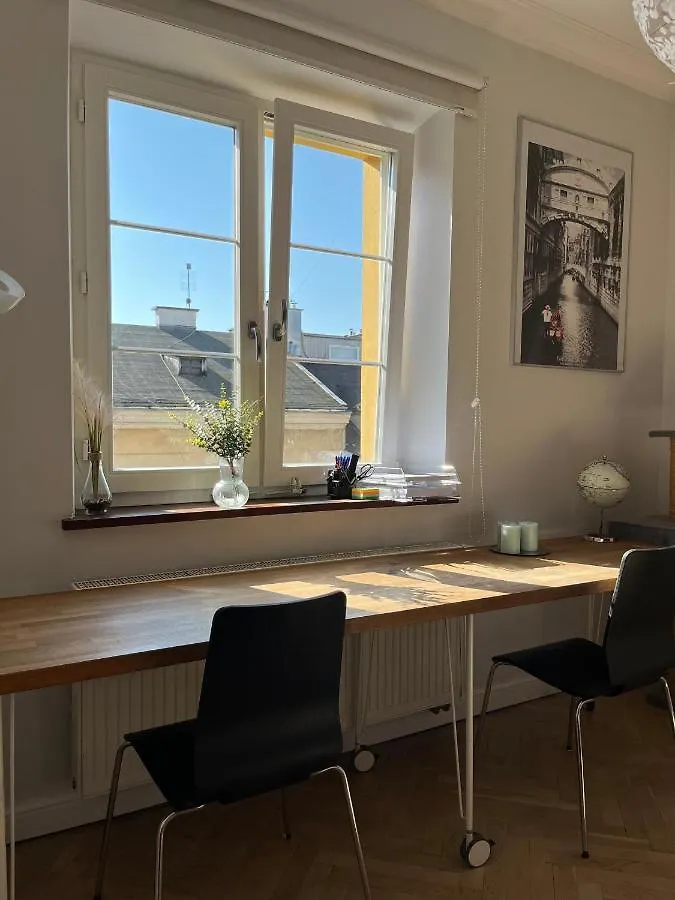 72M2 Spacious Krakow Apartments By Rentujemy